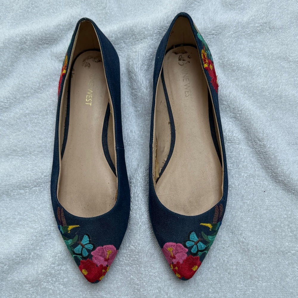 Nine West Navy Floral Pointed Toe Embroidered Flats